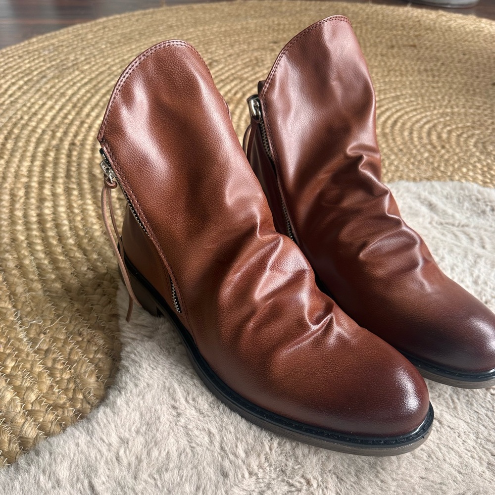 NWT - TopShop TOP MAN faux Leather Side Zipper MEN’S Boot